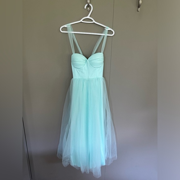 Surreal Lace-Up Back Tulle Midi Dress - Selfie Leslie - Picture 3 of 8